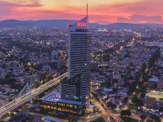 Hotel Riu Plaza